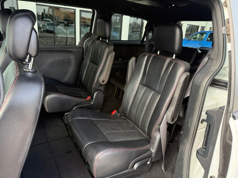 Dodge Grand Caravan Vehicle Image 11
