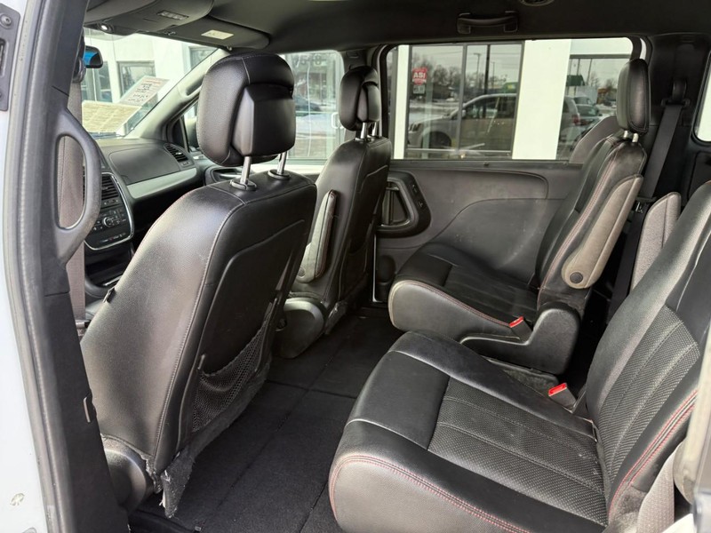 Dodge Grand Caravan Vehicle Image 12