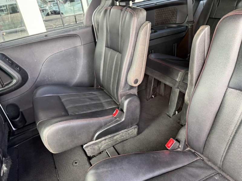 Dodge Grand Caravan Vehicle Image 16