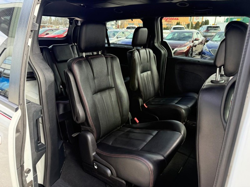 Dodge Grand Caravan Vehicle Image 21