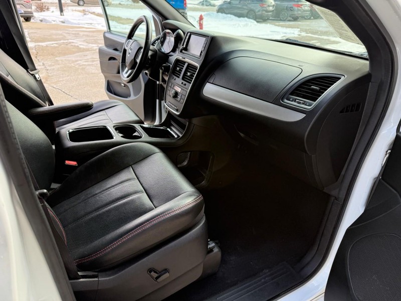 Dodge Grand Caravan Vehicle Image 24