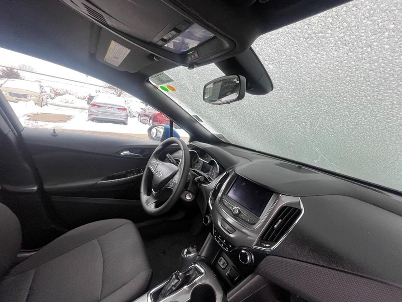 Chevrolet Cruze Vehicle Image 04