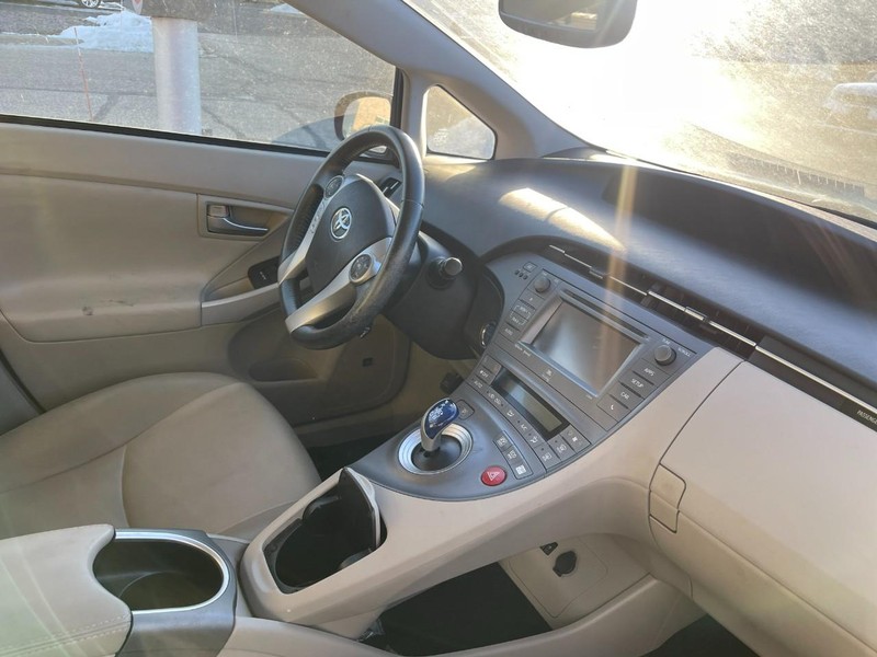 Toyota Prius Vehicle Image 02