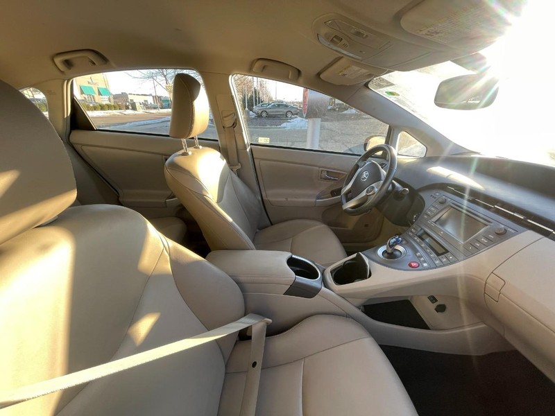 Toyota Prius Vehicle Image 03