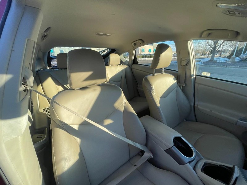 Toyota Prius Vehicle Image 04