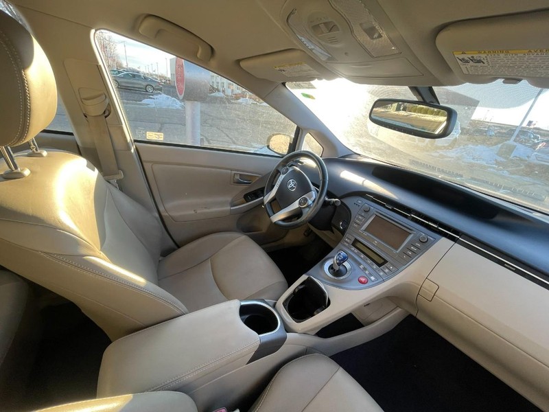 Toyota Prius Vehicle Image 05