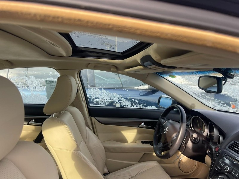 Acura TL Vehicle Full-screen Gallery Image 03