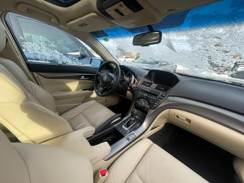 Acura TL Vehicle Full-screen Gallery Image 05