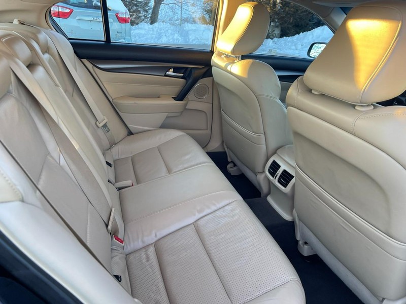 Acura TL Vehicle Full-screen Gallery Image 10