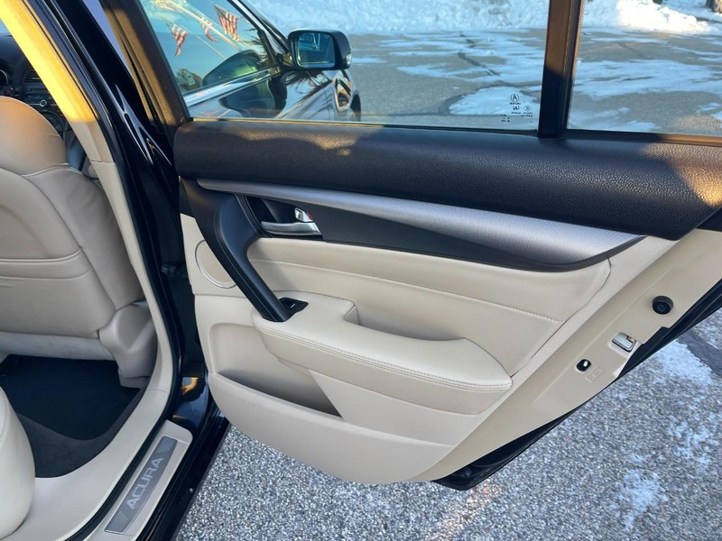 Acura TL Vehicle Full-screen Gallery Image 12