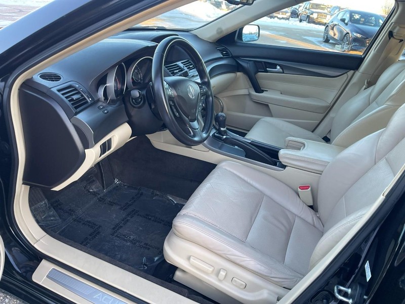 Acura TL Vehicle Full-screen Gallery Image 17