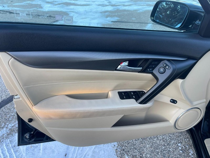 Acura TL Vehicle Full-screen Gallery Image 18