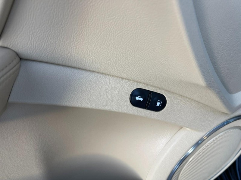 Acura TL Vehicle Full-screen Gallery Image 20