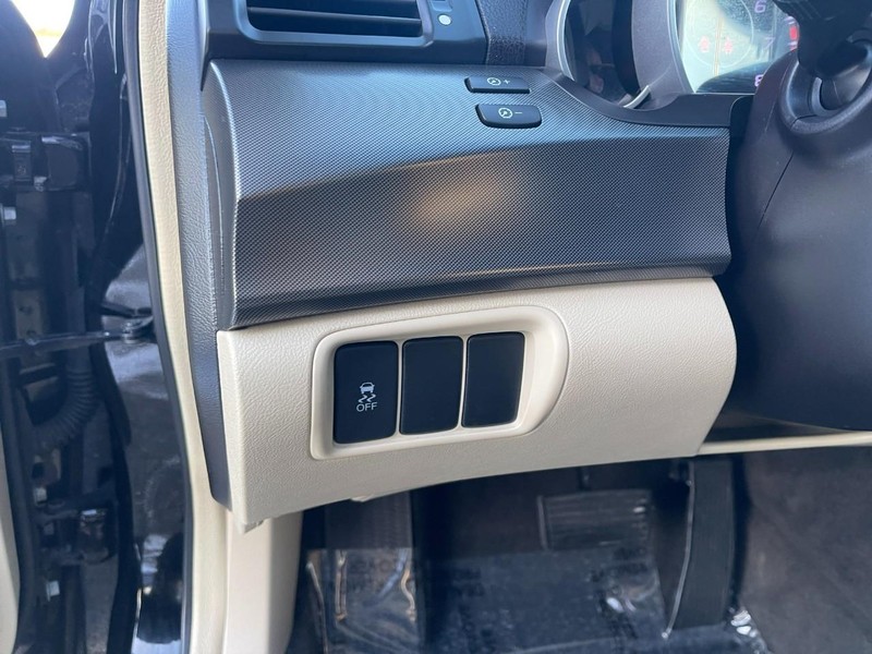 Acura TL Vehicle Full-screen Gallery Image 21