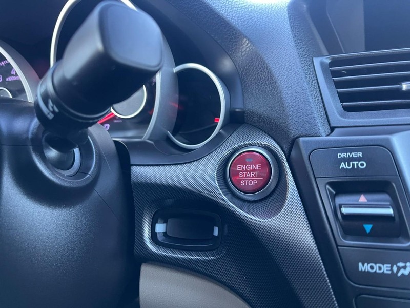 Acura TL Vehicle Full-screen Gallery Image 28