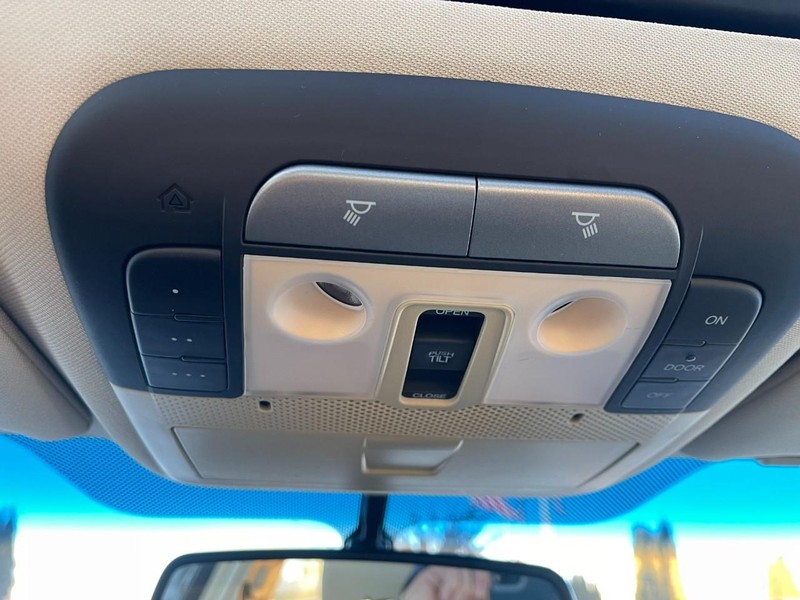 Acura TL Vehicle Full-screen Gallery Image 34