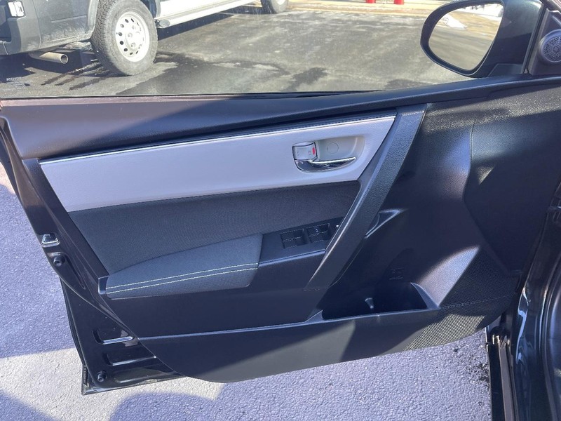 Toyota Corolla Vehicle Image 11