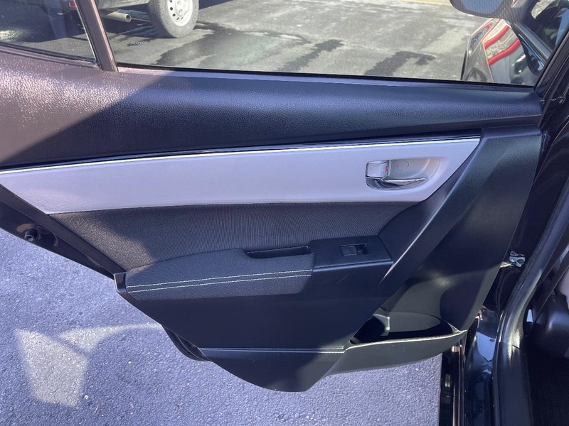 Toyota Corolla Vehicle Image 13