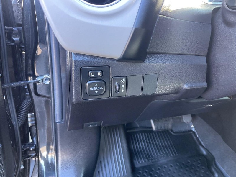 Toyota Corolla Vehicle Image 16