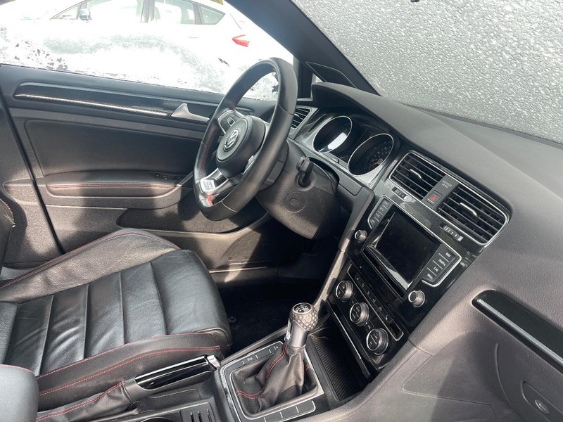 Volkswagen Golf GTI Vehicle Image 02