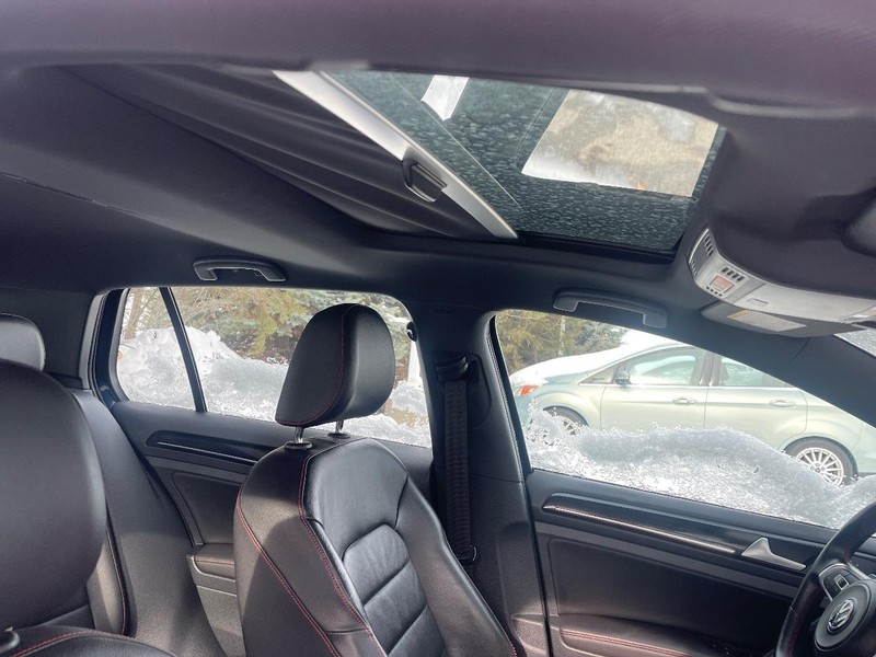 Volkswagen Golf GTI Vehicle Image 03