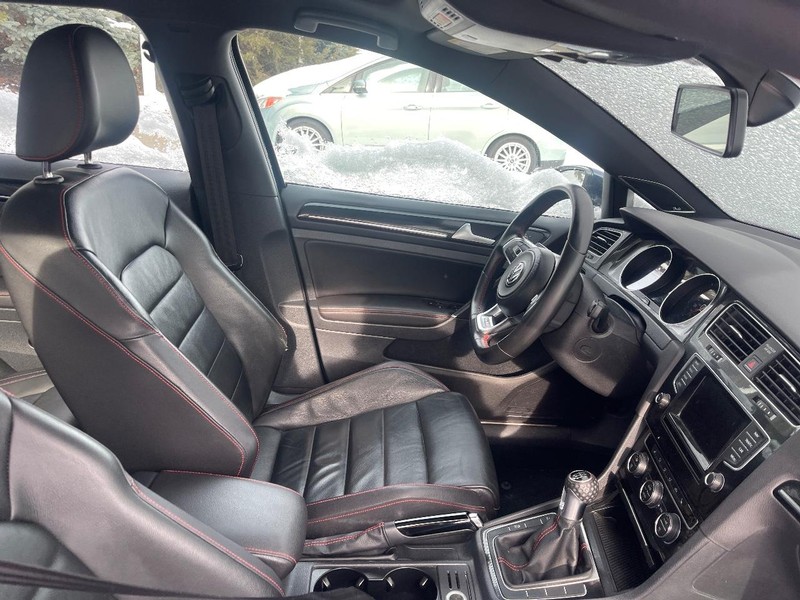 Volkswagen Golf GTI Vehicle Image 04