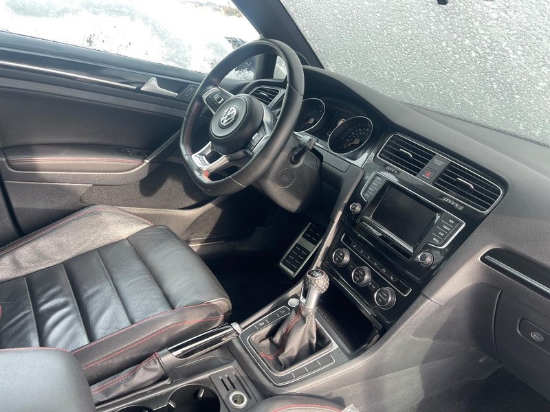 Volkswagen Golf GTI Vehicle Image 05