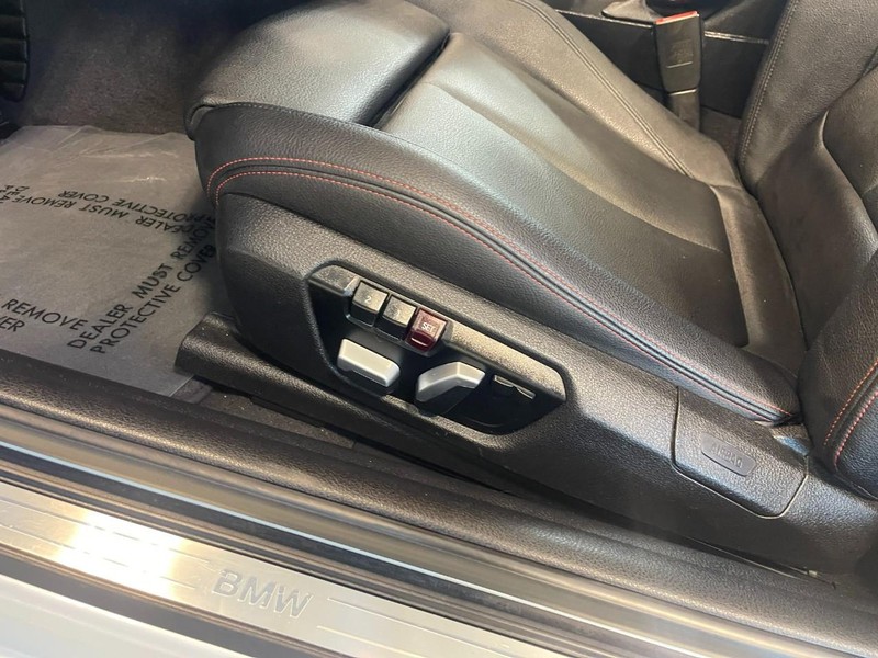 BMW 2 Series Vehicle Full-screen Gallery Image 18