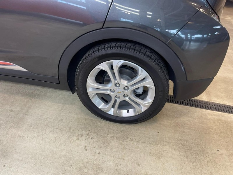 Chevrolet Bolt EV Vehicle Image 05