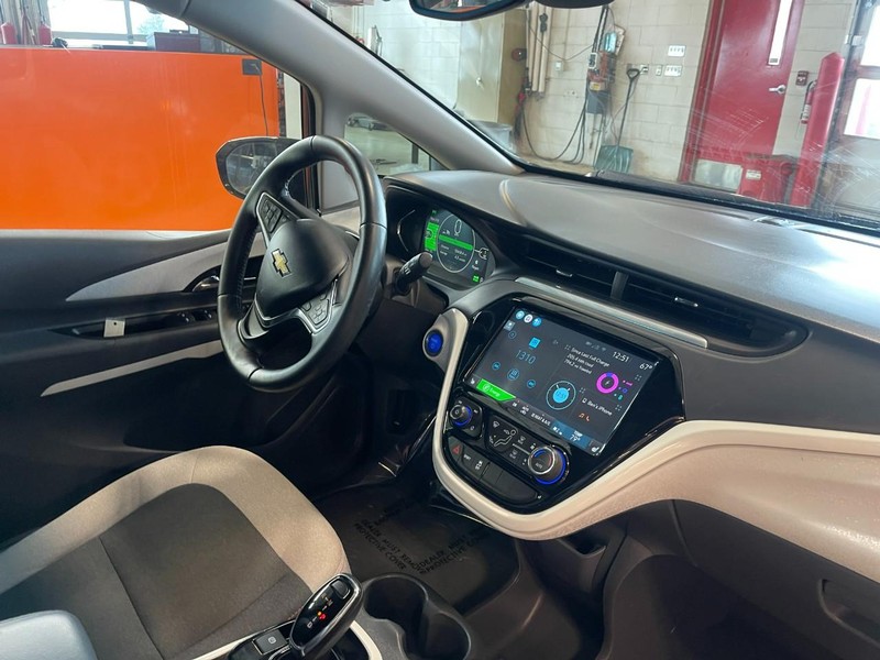 Chevrolet Bolt EV Vehicle Image 09