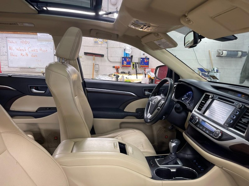 Toyota Highlander Vehicle Image 03