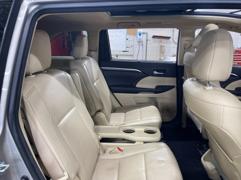 Toyota Highlander Vehicle Image 05