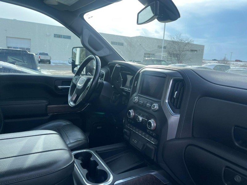 GMC Sierra 2500HD Vehicle Image 02