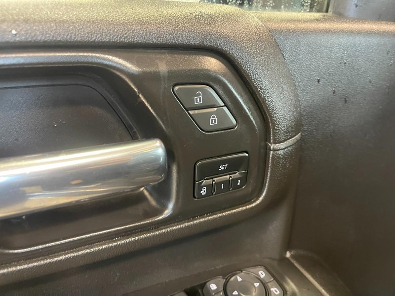 GMC Sierra 2500HD Vehicle Image 23