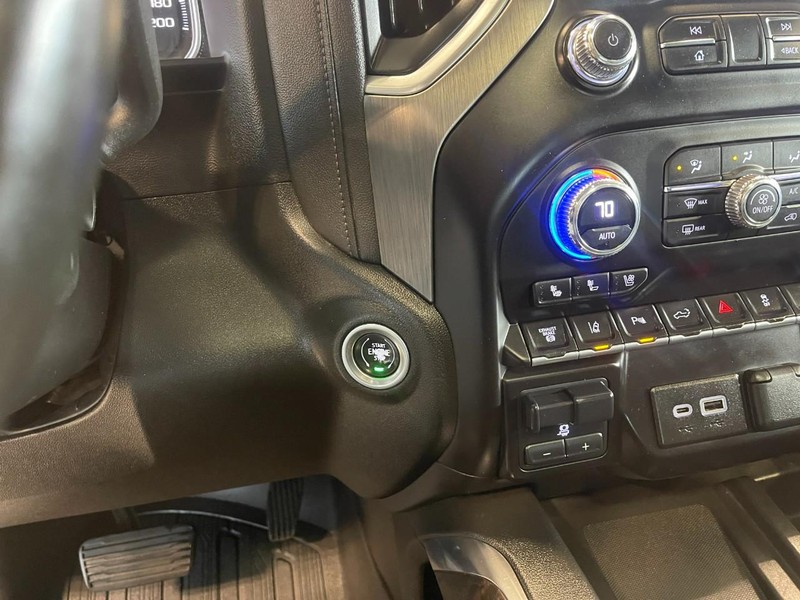 GMC Sierra 2500HD Vehicle Image 32