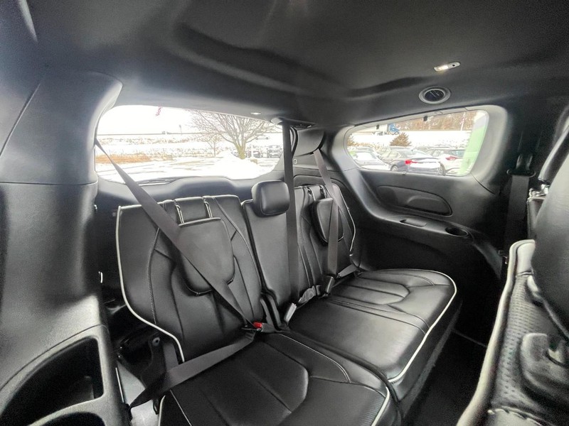 Chrysler Pacifica Vehicle Image 08