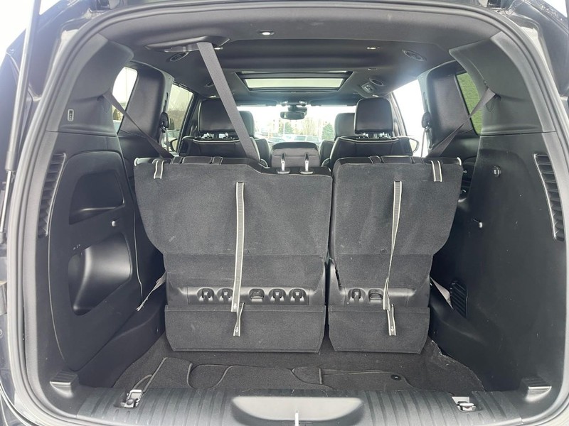 Chrysler Pacifica Vehicle Image 11