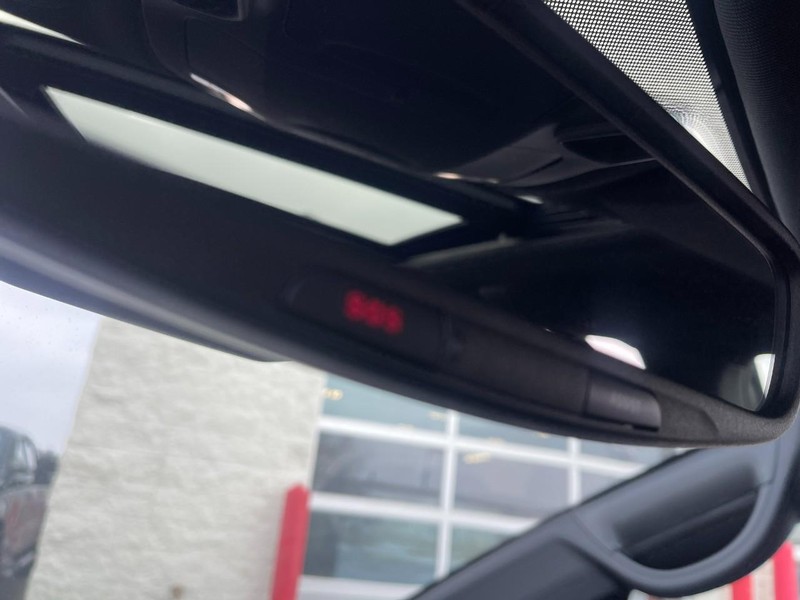 Chrysler Pacifica Vehicle Image 25