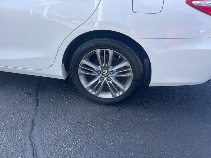 Toyota Camry Vehicle Image 05