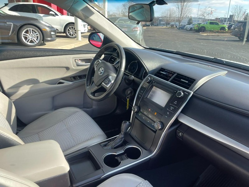 Toyota Camry Vehicle Image 09