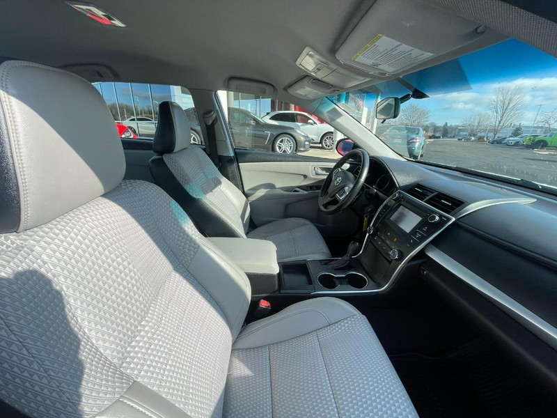 Toyota Camry Vehicle Image 10