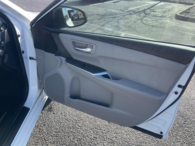 Toyota Camry Vehicle Image 11