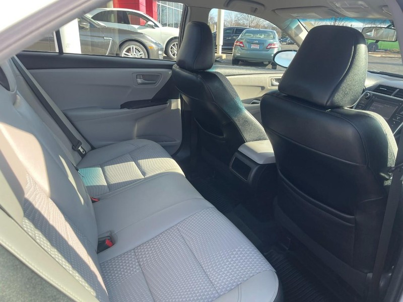 Toyota Camry Vehicle Image 12