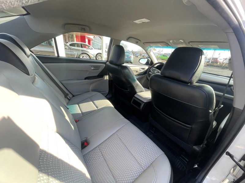 Toyota Camry Vehicle Image 13