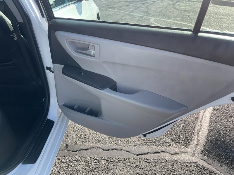 Toyota Camry Vehicle Image 14