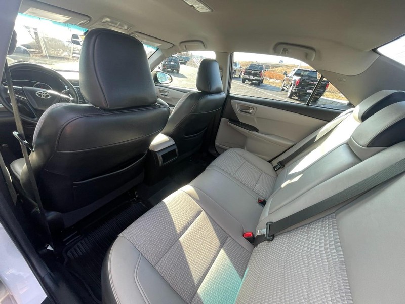 Toyota Camry Vehicle Image 15