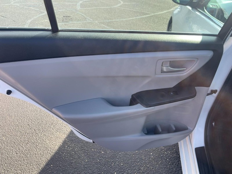 Toyota Camry Vehicle Image 16