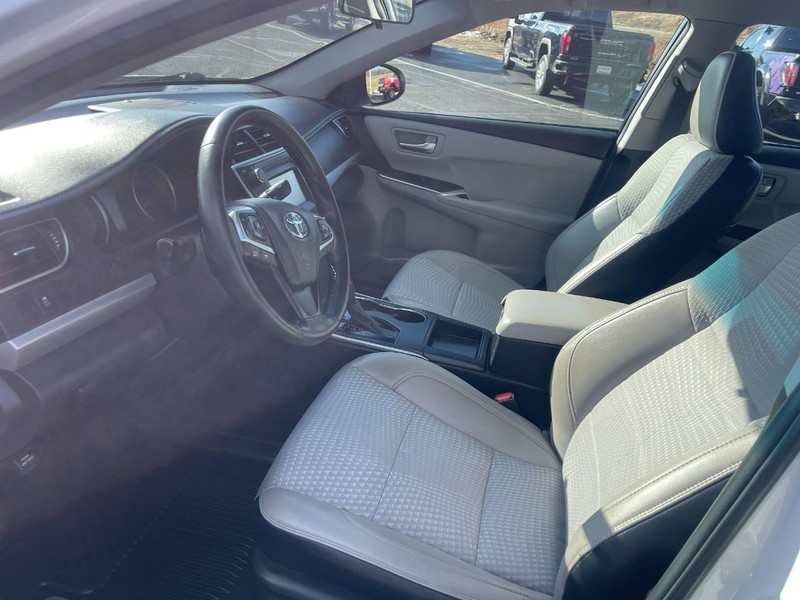 Toyota Camry Vehicle Image 17