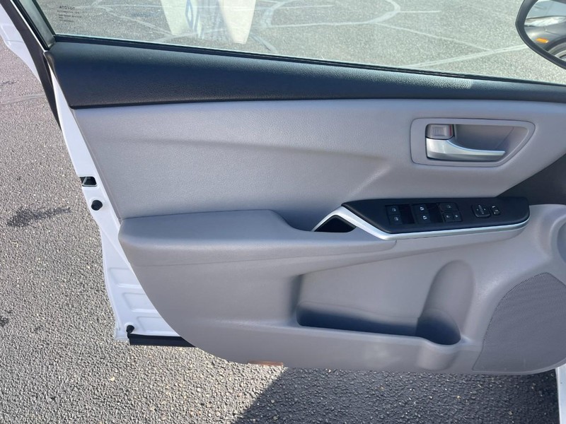 Toyota Camry Vehicle Image 19