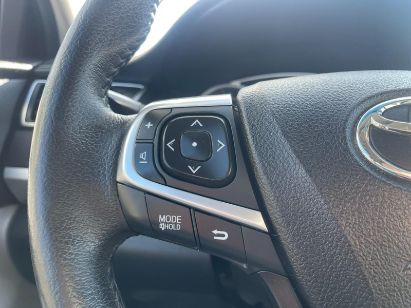 Toyota Camry Vehicle Image 21